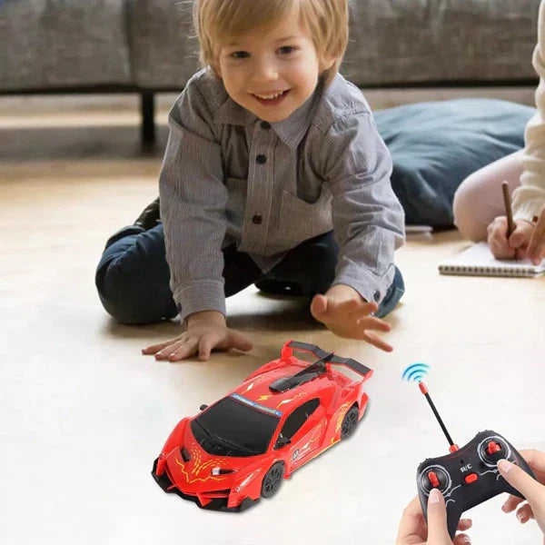 Daljinski autić koji ide po zidu